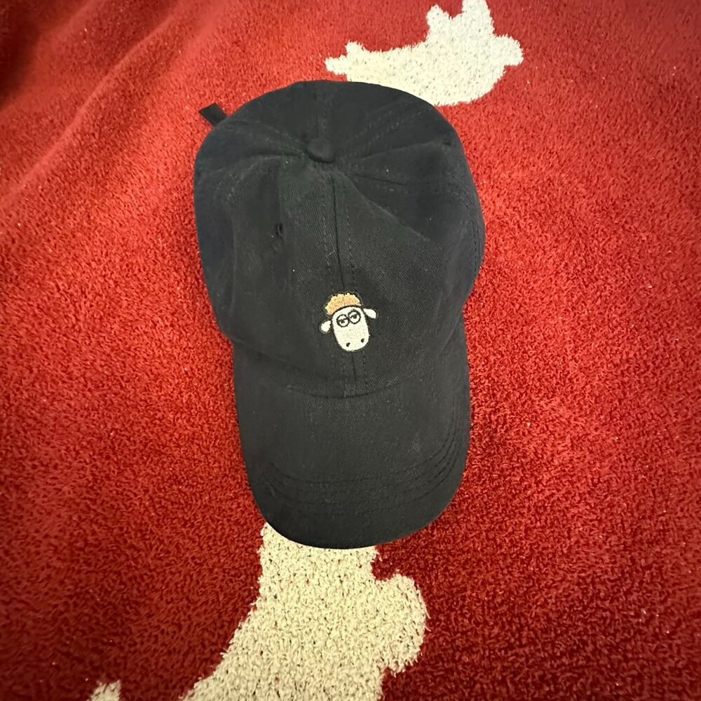 Cute sheep embroidered baseball cap